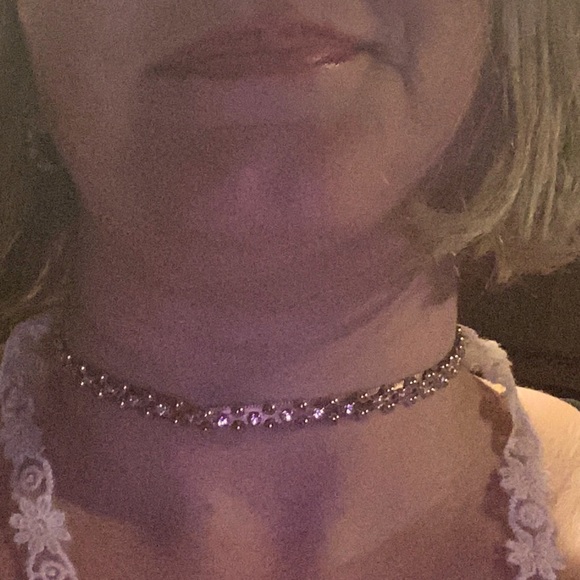 Elegant White Lace Choker - Picture 1 of 4